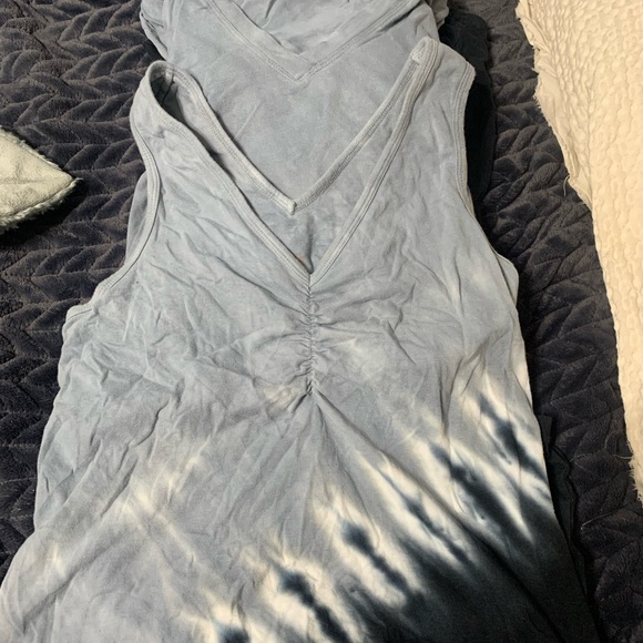 Woman’s hooded sweatshirt and tank - Picture 2 of 4